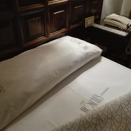 Monclus Hotel Паленсия Екстериор снимка