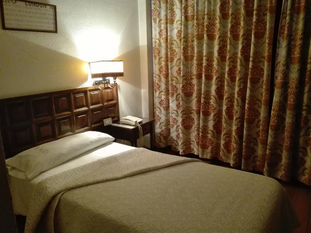Monclus Hotel Паленсия Екстериор снимка